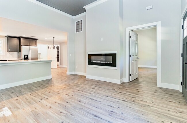 Building Photo - 1218 1st Ave