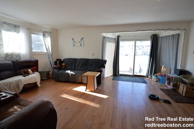 Building Photo - 11 Etna St