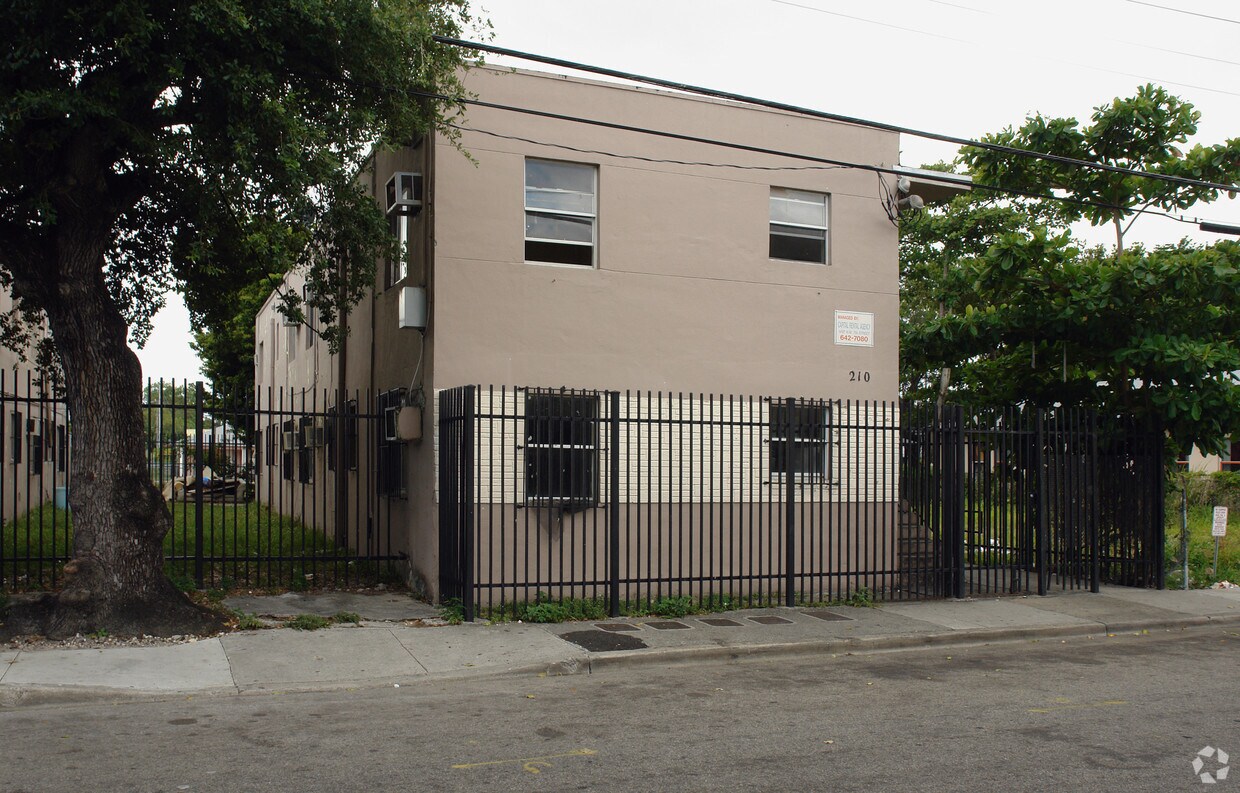 Building Photo - 200-210 NW 17th St