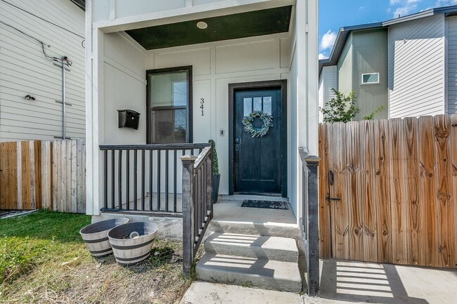 Building Photo - 3-BEDROOM NEW CONSTRUCTION IN DENVER HEIGHTS