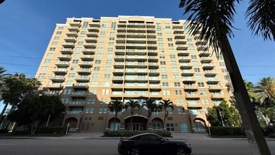 Building Photo - 2665 SW 37th Ave