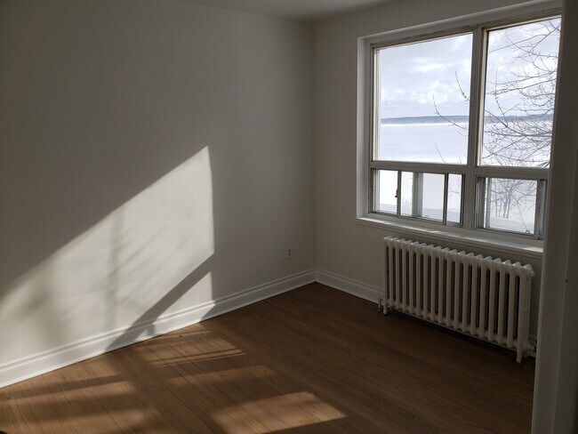 Photo du bâtiment - 108 Kempenfelt Dr