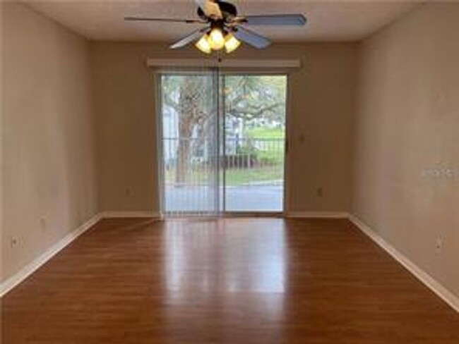 Foto del edificio - Bright and Spacious 2 BR / 2 BA Condo in C...