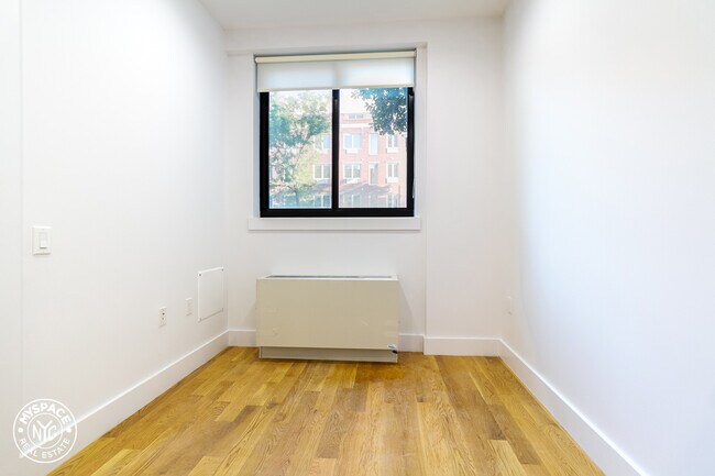 Foto del edificio - 827 Jefferson Ave