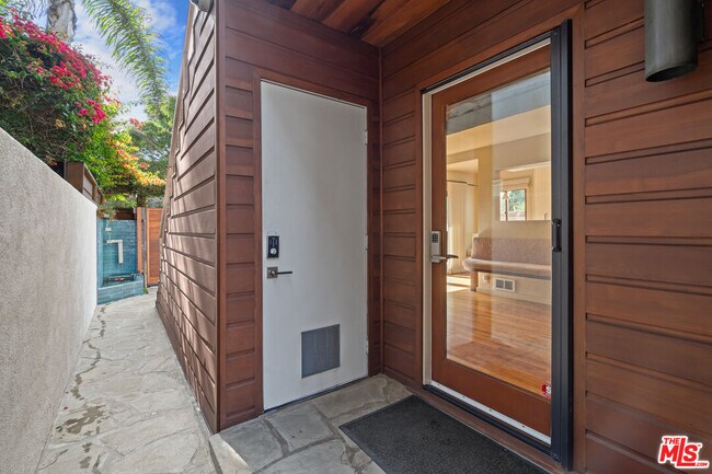 Foto del edificio - 27 18th Ave