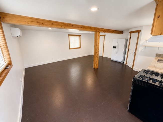 Building Photo - 2245 Ceanothus Ave