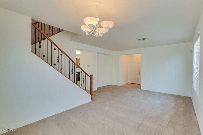 Building Photo - 4075 E Bellerive Dr