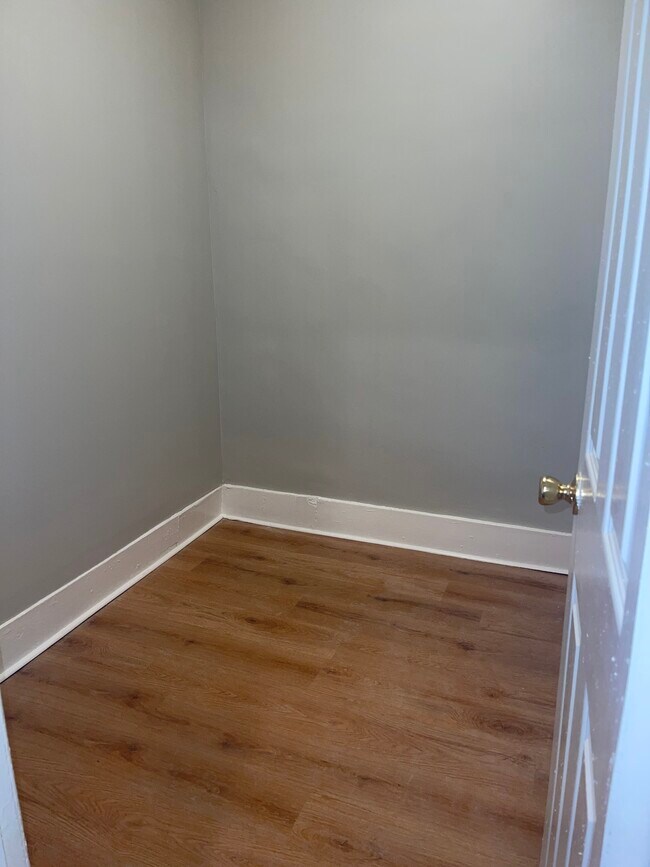 9 Bayard St, Amsterdam, NY 12010 Apartments in Amsterdam, NY