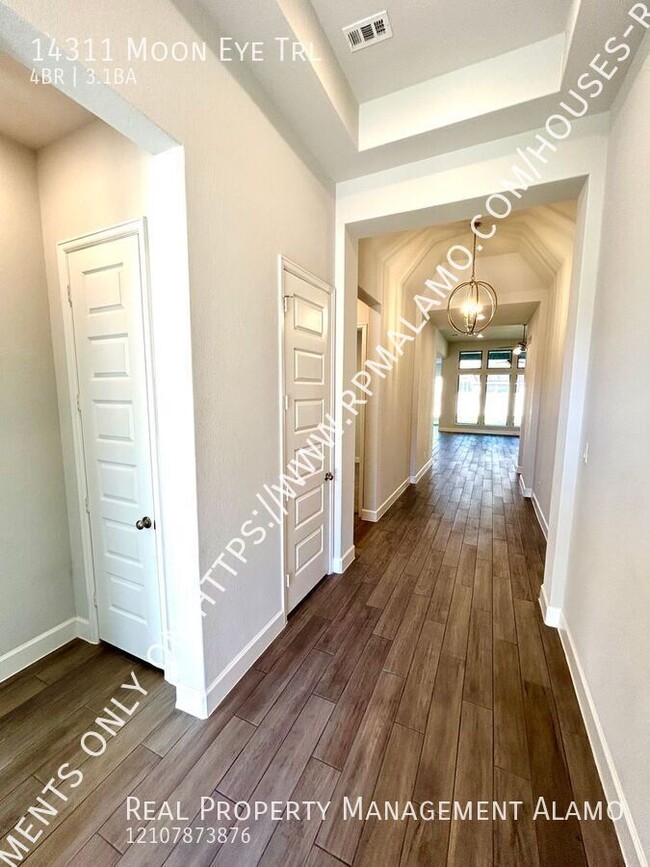 Building Photo - AVAILABLE NOW! Lovely 4 Bedroom / 3.5 Bath...