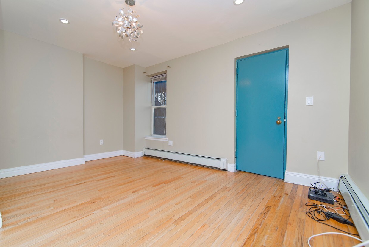 Primary Photo - LEXINGTON AVENUE