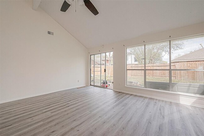 Building Photo - 9323 Spindlewood Dr