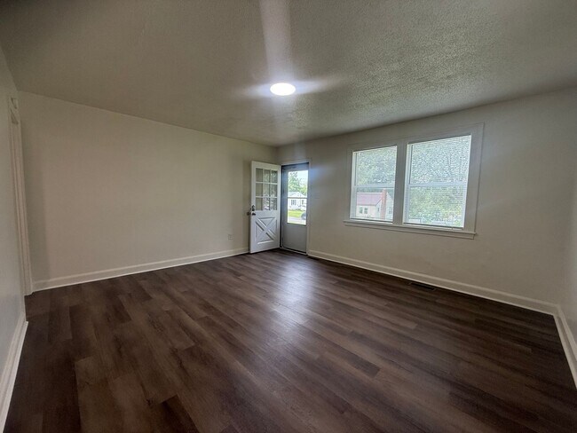 Foto del edificio - 24-26 Carson Ln Bristol TN 37620