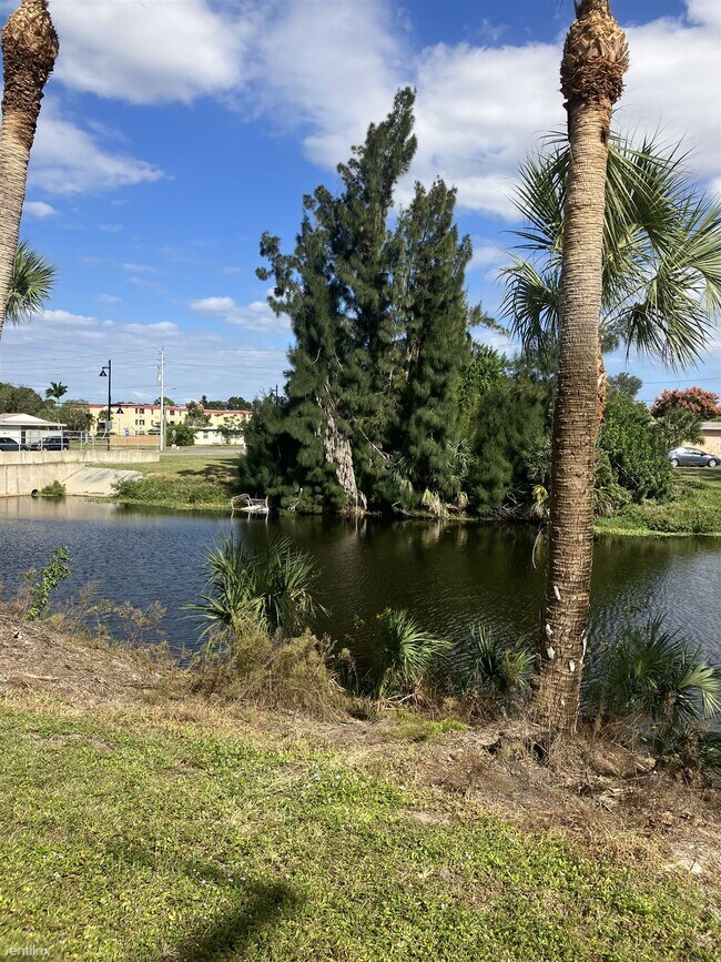 Foto del edificio - 1 br, 1 bath Condo - 21405 Olean Boulevard...