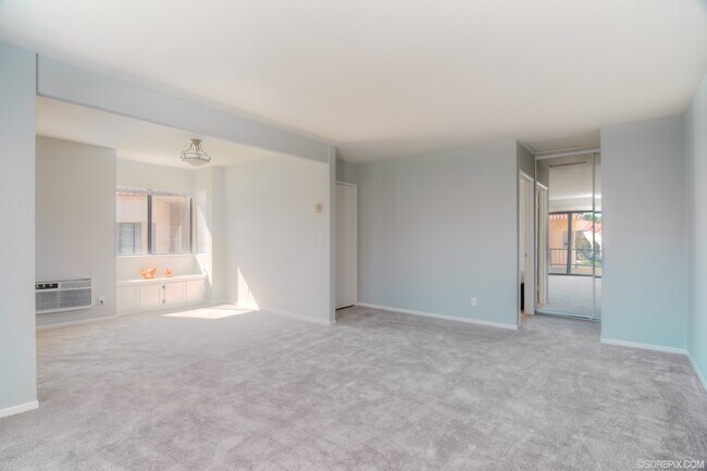 Foto del edificio - Upper level 2BR/2BA Condo for rent in Mira Mesa!
