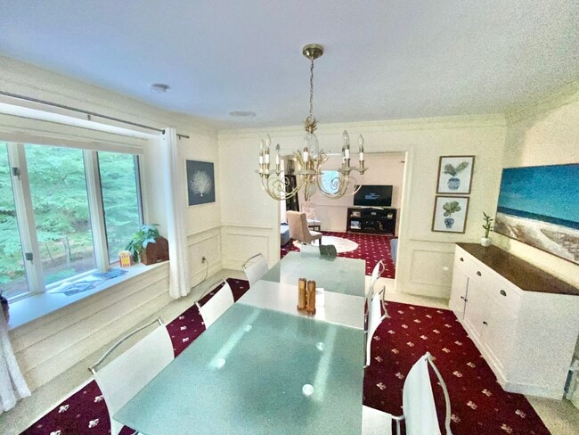 Dining - 307 Nottingham Rd