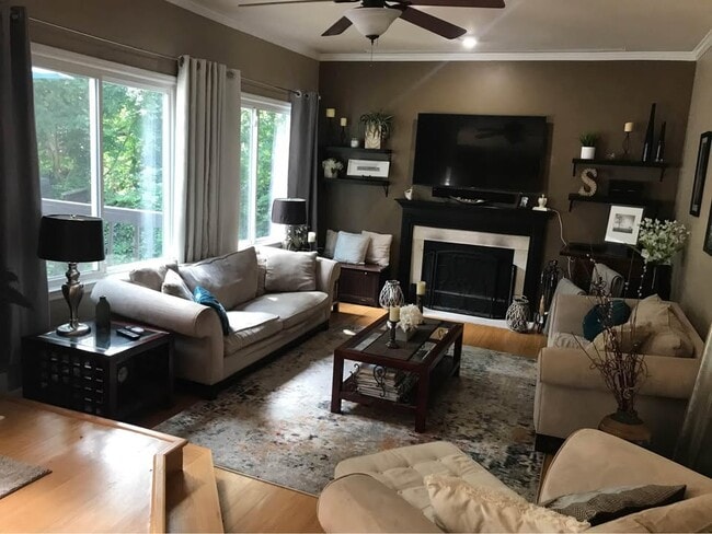 Photo - 115 Georgian Manor Ct House