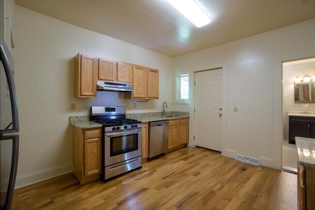 Foto del edificio - Newly Renovated First Floor Flat - Close T...