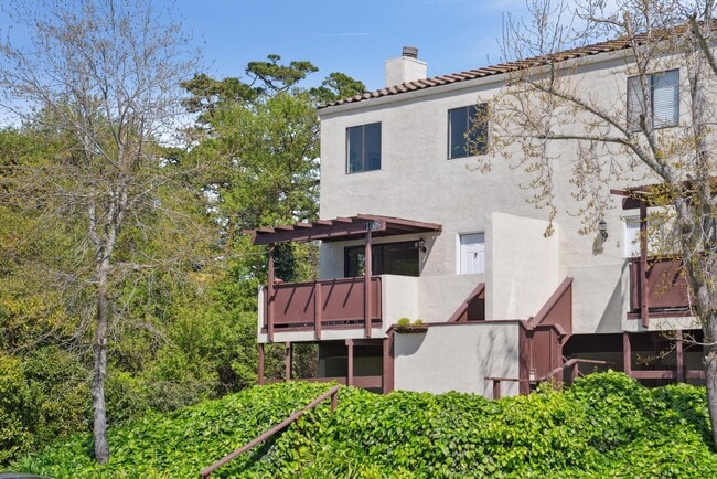 Building Photo - 1706 Dalessi Dr