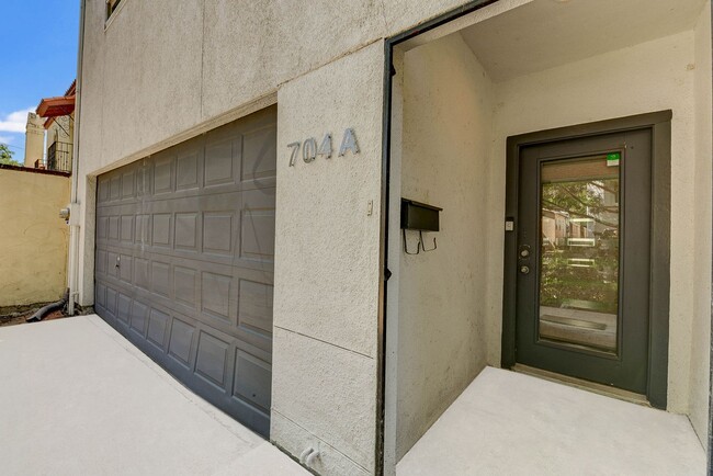 Foto del edificio - Luxury Townhome in Woodland Heights!