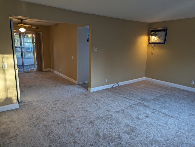 Living and dining area - 5422 Camden Rd
