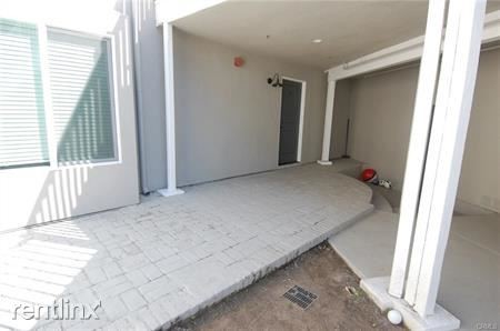 Building Photo - 102 Avenida Dolores