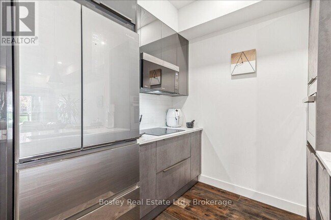 Building Photo - 10 Beausoleil Ln