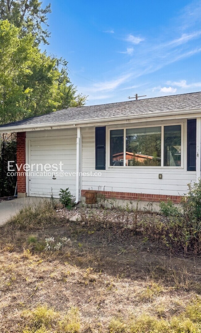 Building Photo - 3-Bed/1-Bath Cozy Home with Fenced Yard/ Available Soon!