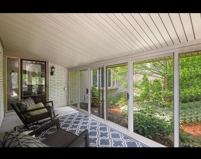 Building Photo - 5072 Chadbourne Dr