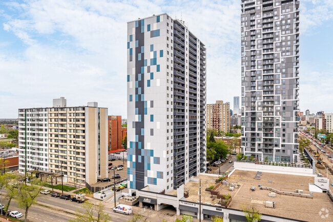 Building Photo - Pinnacle
