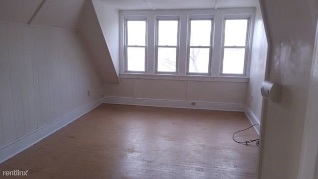Building Photo - 1 br, 1 bath  - 120 Badger Ave Unit #7