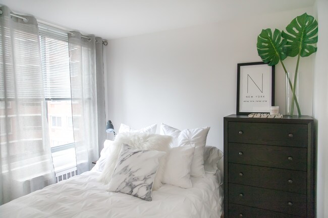 Building Photo - 460 2nd Ave