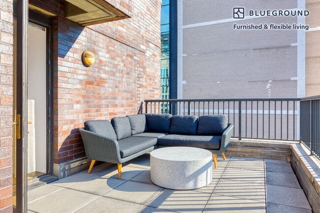 Foto del edificio - 150 E 57th St
