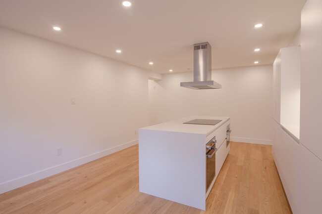 Building Photo - 3421 Rue Drummond