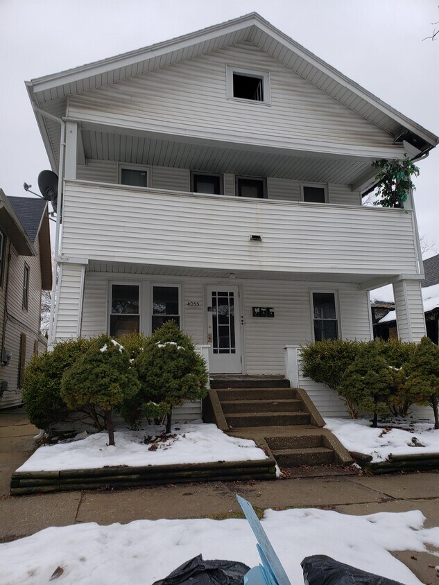 Primary Photo - 4055 Walker Ave