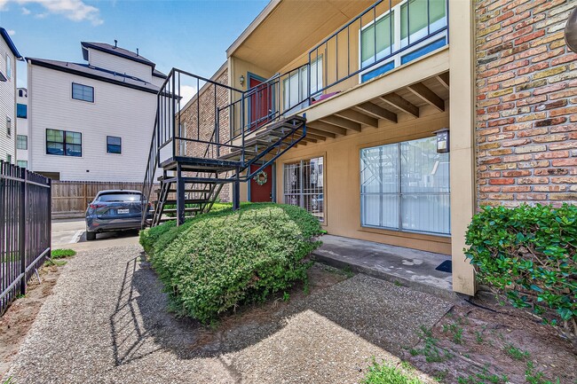 Building Photo - 3303 W Greenridge Dr