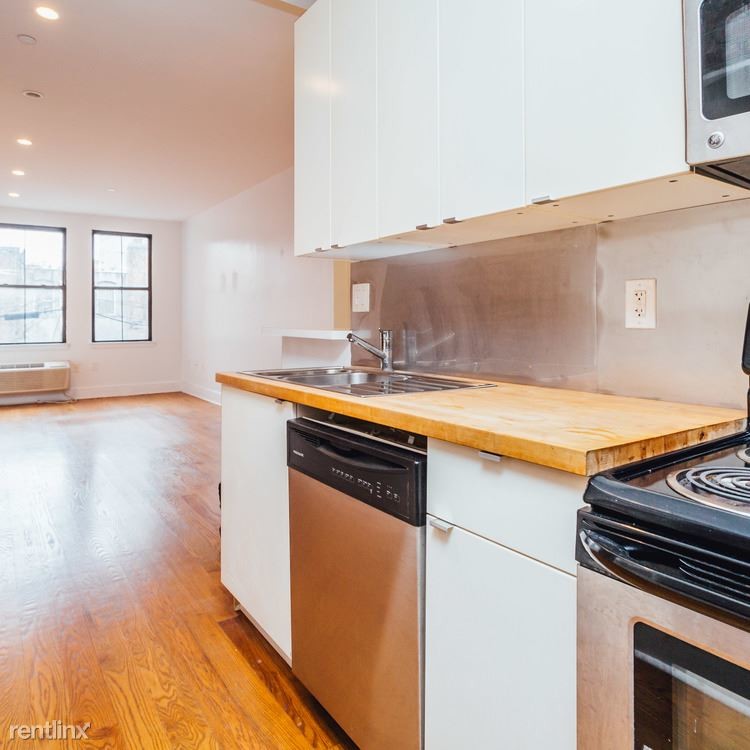 Foto principal - 568 Willoughby Ave