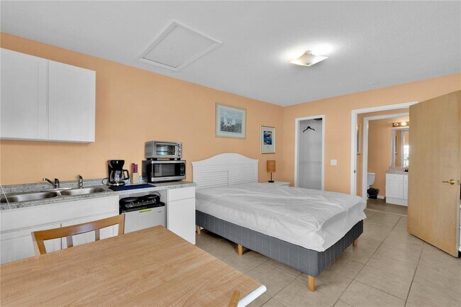 Building Photo - 203 Coco Plum Dr