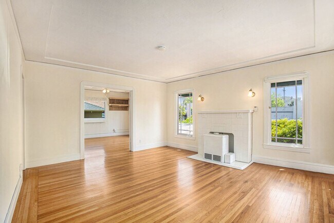 Building Photo - 5018 Shafter Ave - 1 bedroom | 1 bath | Du...