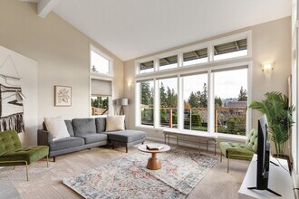 Building Photo - 16901 SE 25th St