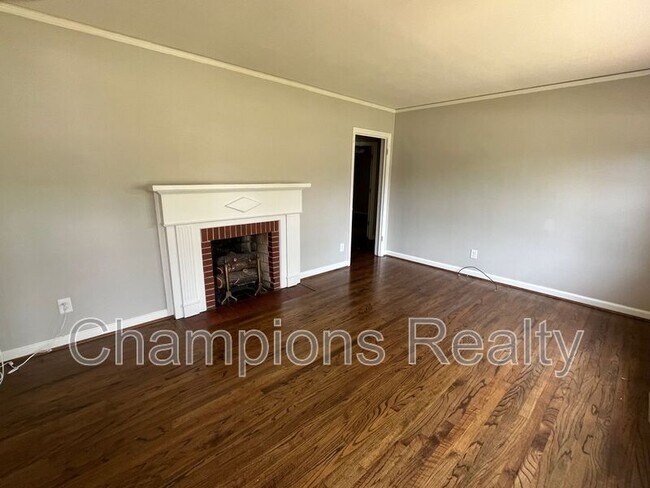 Foto del edificio - 3627 Gurley Dr