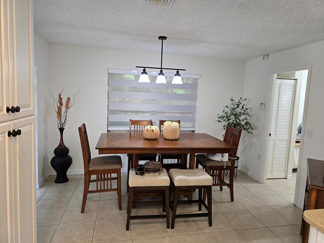 Building Photo - 939 Hibiscus Dr