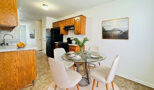 Building Photo - Creekwood Park Townhomes -$500 rent credit...