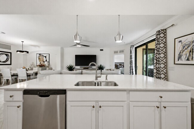 Foto del edificio - 10792 Tarflower Dr