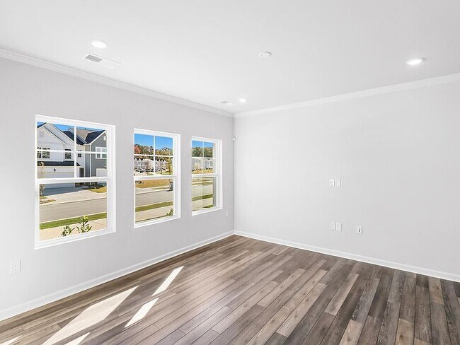 Building Photo - 2244 Kasota Ln