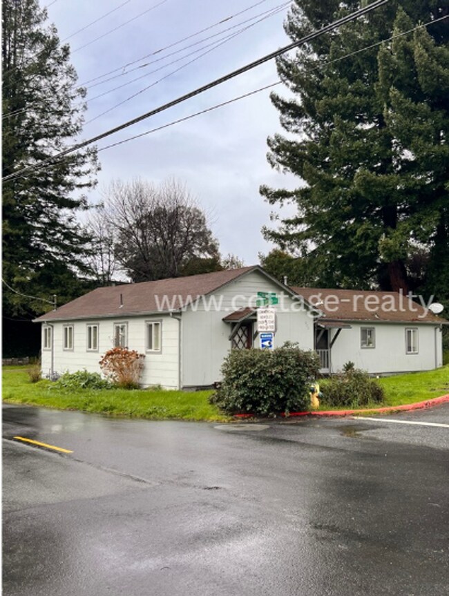 Building Photo - 820 3rd Ave