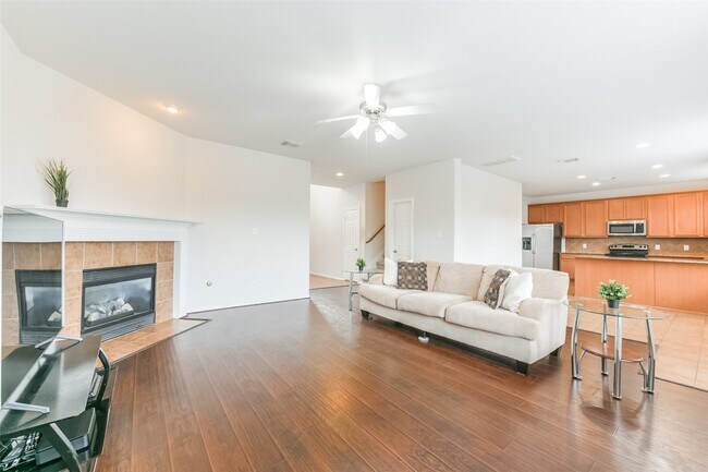 Building Photo - 5418 Lilac Grove Ln