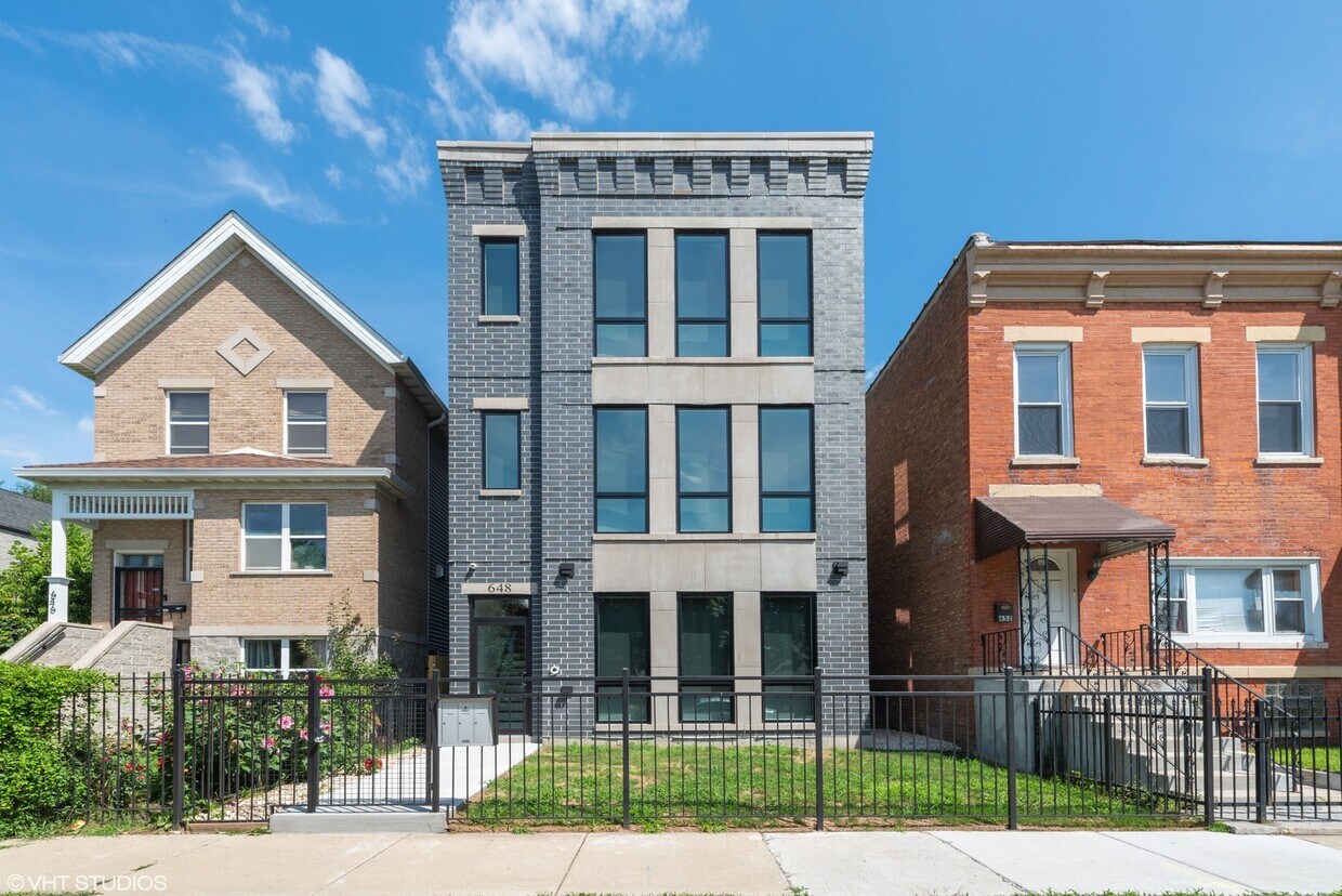 Primary Photo - 648 E Bowen Ave