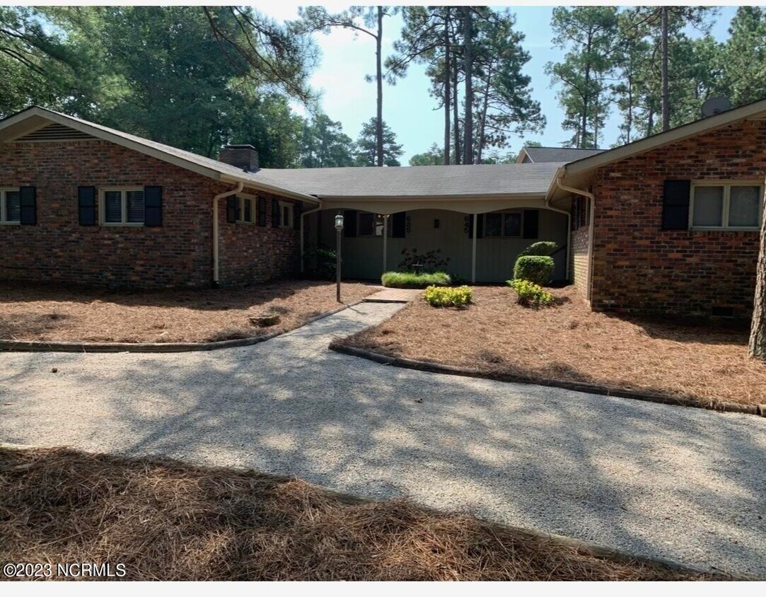 635 S May St, Southern Pines, NC 28387 Townhome Rentals in Southern