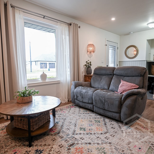 Building Photo - Family Home with Heated Shop in Otterville!!