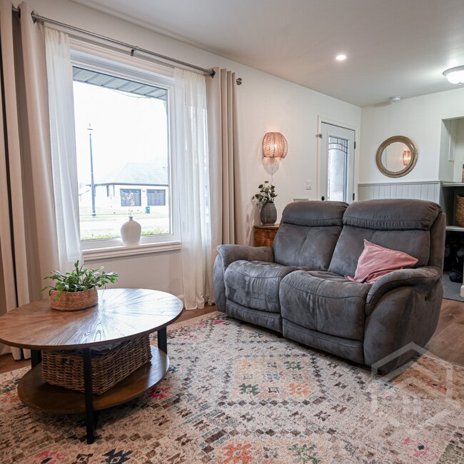 Photo du bâtiment - Family Home with Heated Shop in Otterville!!